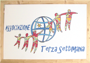 Das Logo der Associazione Terza Settimana in einem hellen Holzrahmen