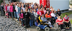 Gruppenfoto der Frauenbeauftragten und ihren Vertrauenspersonen der Caritas-Werkstätten NRW bei ihrem ersten Treffen vor dem AlexTagWerk in Dülmen