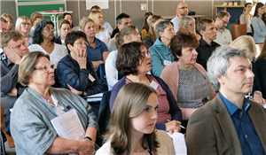 Publikum der Auftaktveranstaltung zum Projekt 'Phase L' in Hattingen