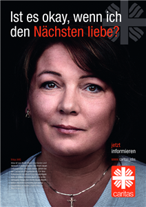 Ein Plakat der Kampagne zur Mitarbeiterwerbung des DiCV Osnabrück mit einem Porträt von Irina und dem Satz 'Ist es okay, wenn ich den Nächsten liebe?'