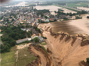 Überschwemmung eines Wohngebietes in Blessem-Erfstadt (Rhein-Erft-Kreis)