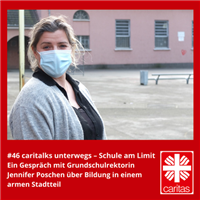 Vorschaubild der Episode 024 des Podcasts 'CARItalks' mit Jennifer Poschen, die mit einer OP-Maske auf dem Schulhof der Gemeinschaftsgrundschule Hochfelder Markt in Duisburg steht