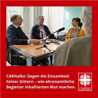 Vorschaubild der Episode 019 des Podcasts 'CARItalks' mit einer Gesprächsituation zwischen Pia Klinkhammer, Martin Böller, Hans-Ulrich Sander und einem Inhaftierten in der JVA Remscheid