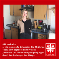 Vorschaubild der Episode 027 des Podcasts 'CARItalks' mit Tabea Witt, die vor einer Küchenzeile steht