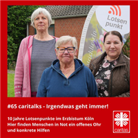 Vorschaubild der Episode 039 des Podcasts 'CARItalks' mit Claudia Gabriel, Irmgard Hölzemann und Afaf Maskabo, die mit einer Beachflag des Lotsenpunktes vor einem Haus stehen