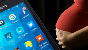 Bild-Montage: Links ein ein schwarzes Smartphone zusehen, auf dessen Display ein Menü mit diversen Apps eingeblendet ist. Rechts ist der Bauch einer Schwangeren mit rotem Oberteil zu sehen.