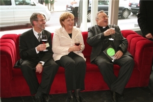 Dr. Peter Neher, Angela Merkel und Karl Kardinal Lehmann auf der Roten Couch auf dem Caritaskongress in Berlin