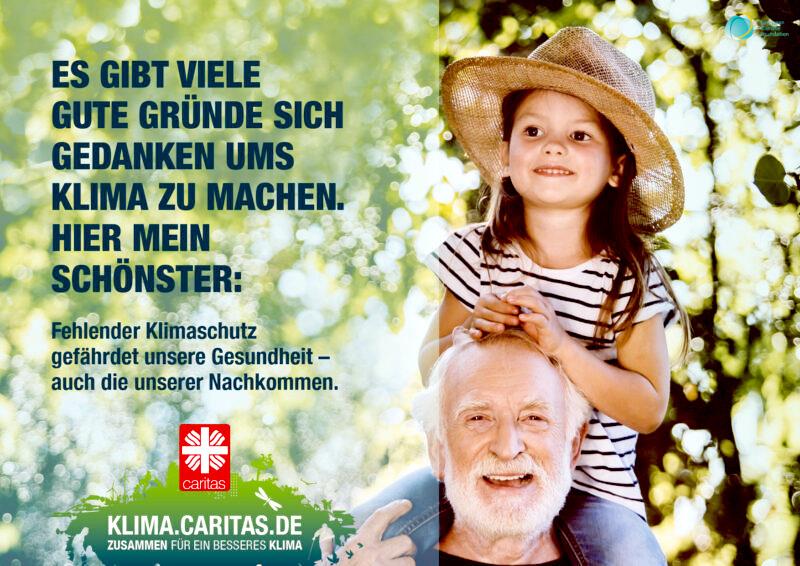 Mann trägt Kind auf Schultern