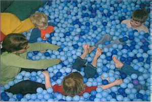 Bälle Kinder im Bällebad