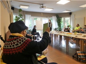In einem Pilotprojekt werden Menschen mit Beeinträchtigung zu Peer-Beratern ausgebildet. Eine erste Schulung findet in der Caritas-Werkstatt St. Laurentius in Hagen statt.