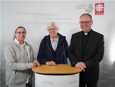 Berichteten bei einem Besuch des Diözesan-Caritasverbandes Paderborn von ihren Hilfsaktionen in Syrien: Schwester Annie Demerjian und Provinzoberin Schwester Helen Heigh