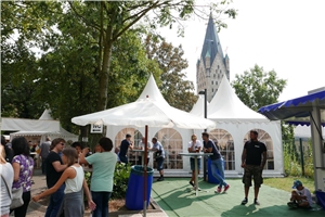 Libori im Caritas-Treff: seit über 20 Jahren lockt der Hatzfeld-Garten am Kleinen Domplatz Tausende Besucher an. 