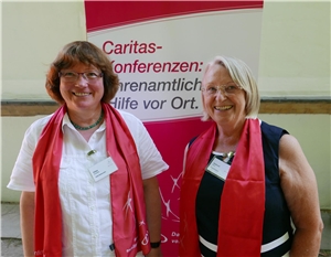 Elisabeth Völse und Helga Gotthard (von links) wollen, dass die 17.300 Ehrenamtlichen der Caritas-Konferenzen im Erzbistum Paderborn genau hinsehen und Opfern sexualisierter Gewalt als Ansprechpartner zur Verfügung stehen.