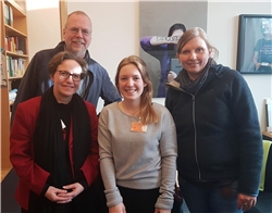 Dr. Elisabeth Fix vom Deutschen Caritasverband, Matthias Krieg und Linda Heinemann besprachen das Anliegen der Brillenpetition mit Corinna Rüffer von den Grünen, Mitglied im Petitionsausschuss des Bundestages.