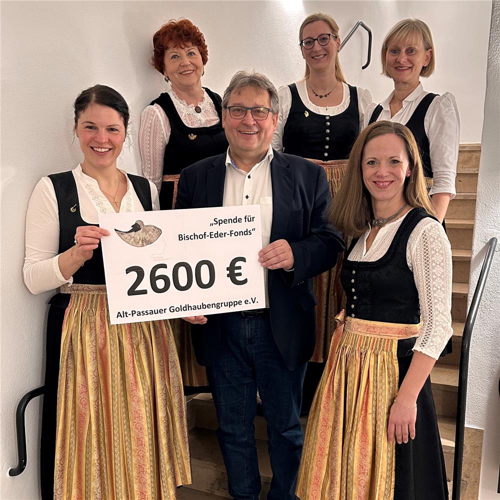 Alt-Passauer Goldhaubengruppe unterstützt Bischof-Eder-Fonds mit 2600 Euro