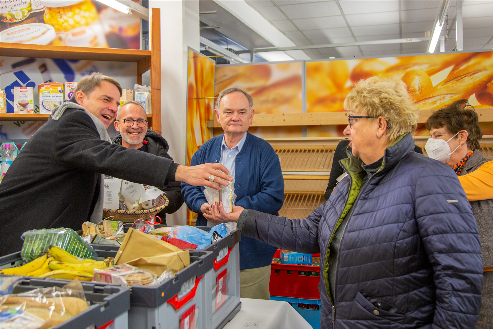 Bischof Oster besucht Tafel in Hutthurm