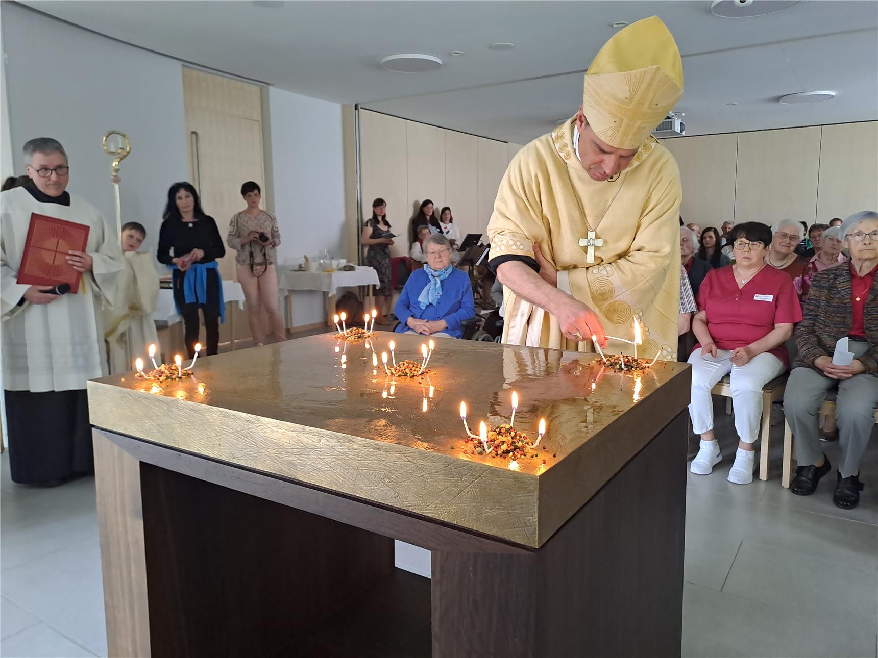 Caritas St. Gisela Waldkirchen Segnung und Altarweihe