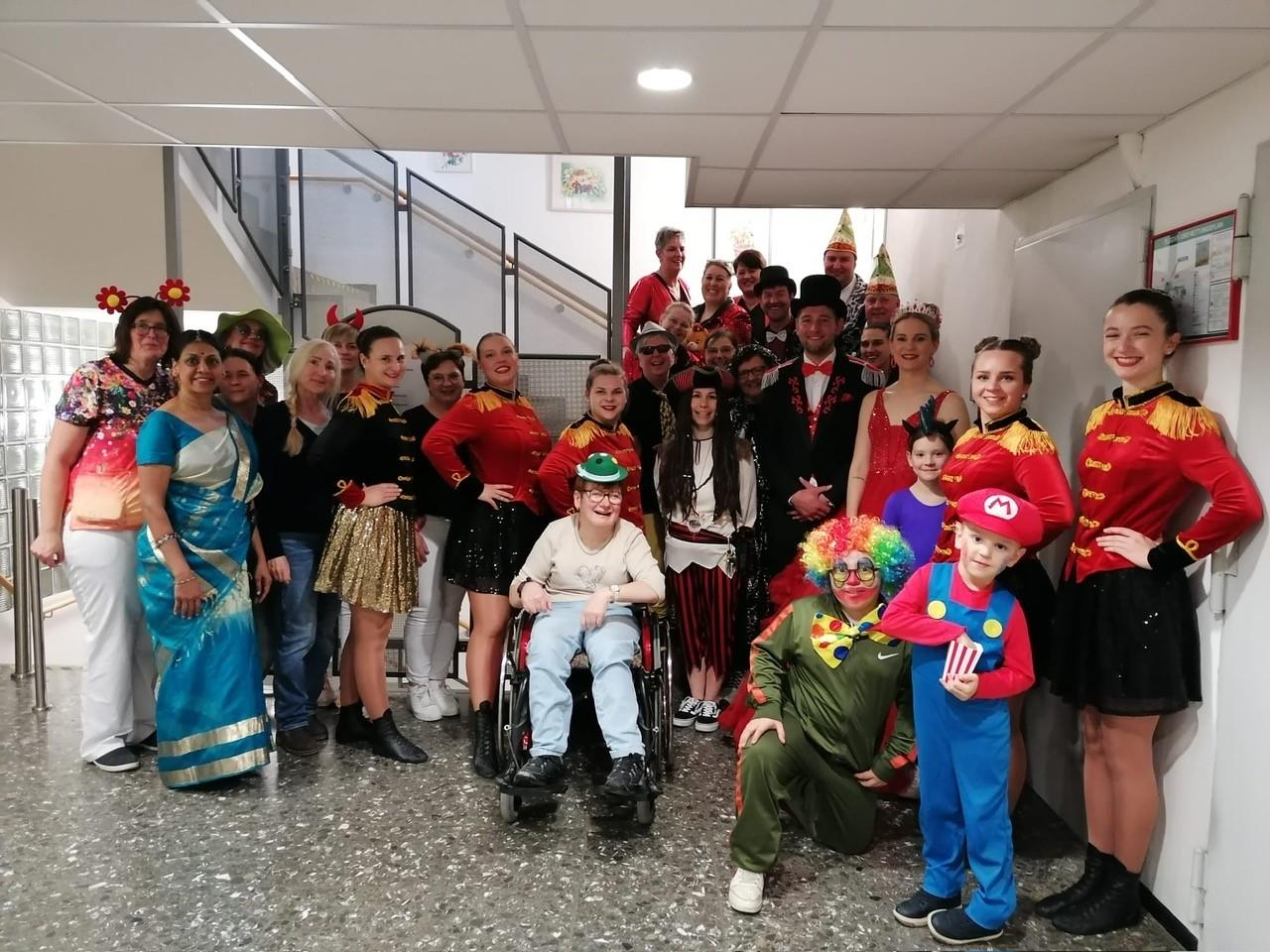 Gute Laune beim Faschingstreiben in der Senioren- und Pflegeeinrichtung St. Helena in Zwiesel