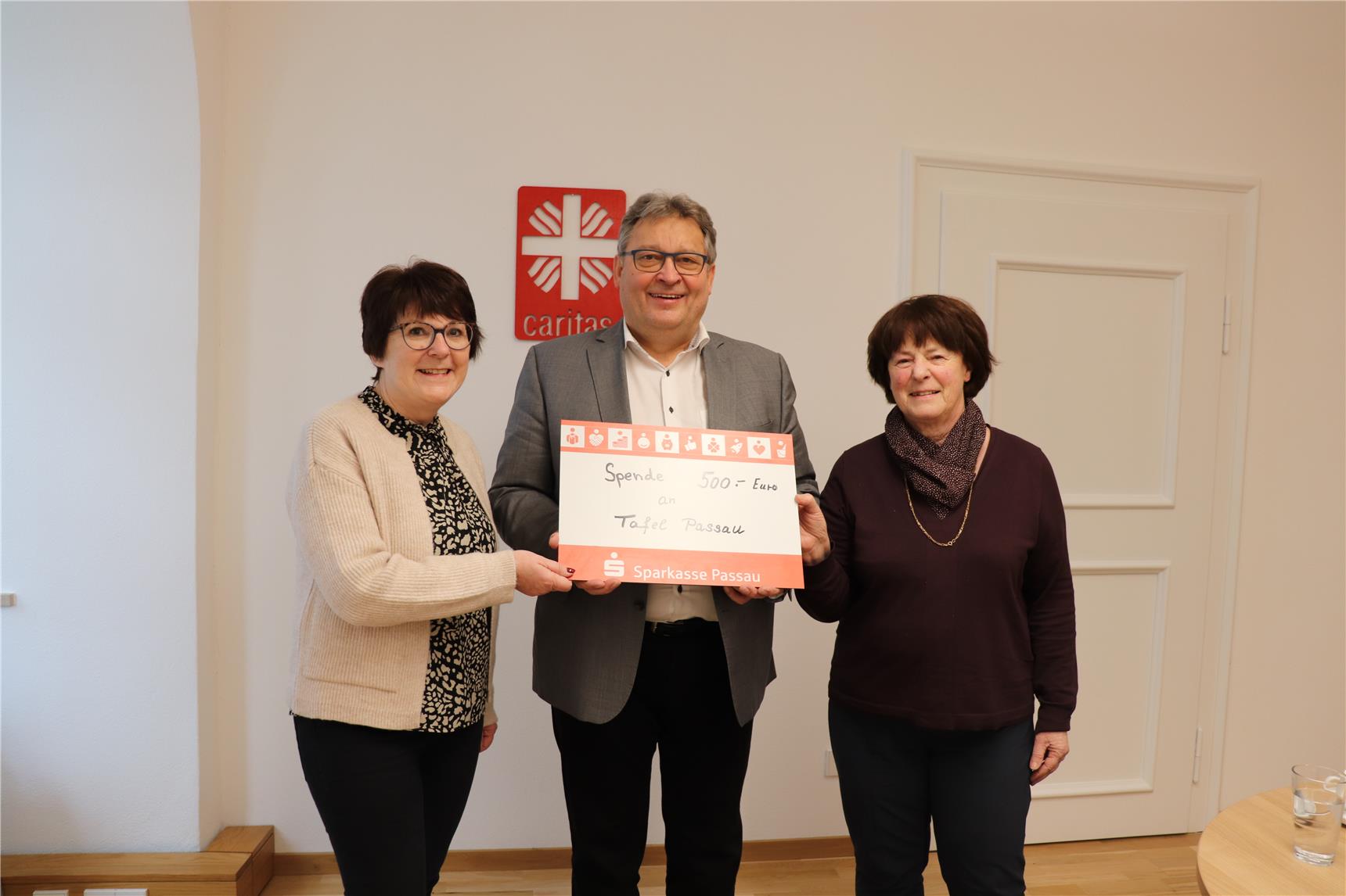 Frauenbund PA-Innstadt spendet 500 EUR an Passauer Tafel