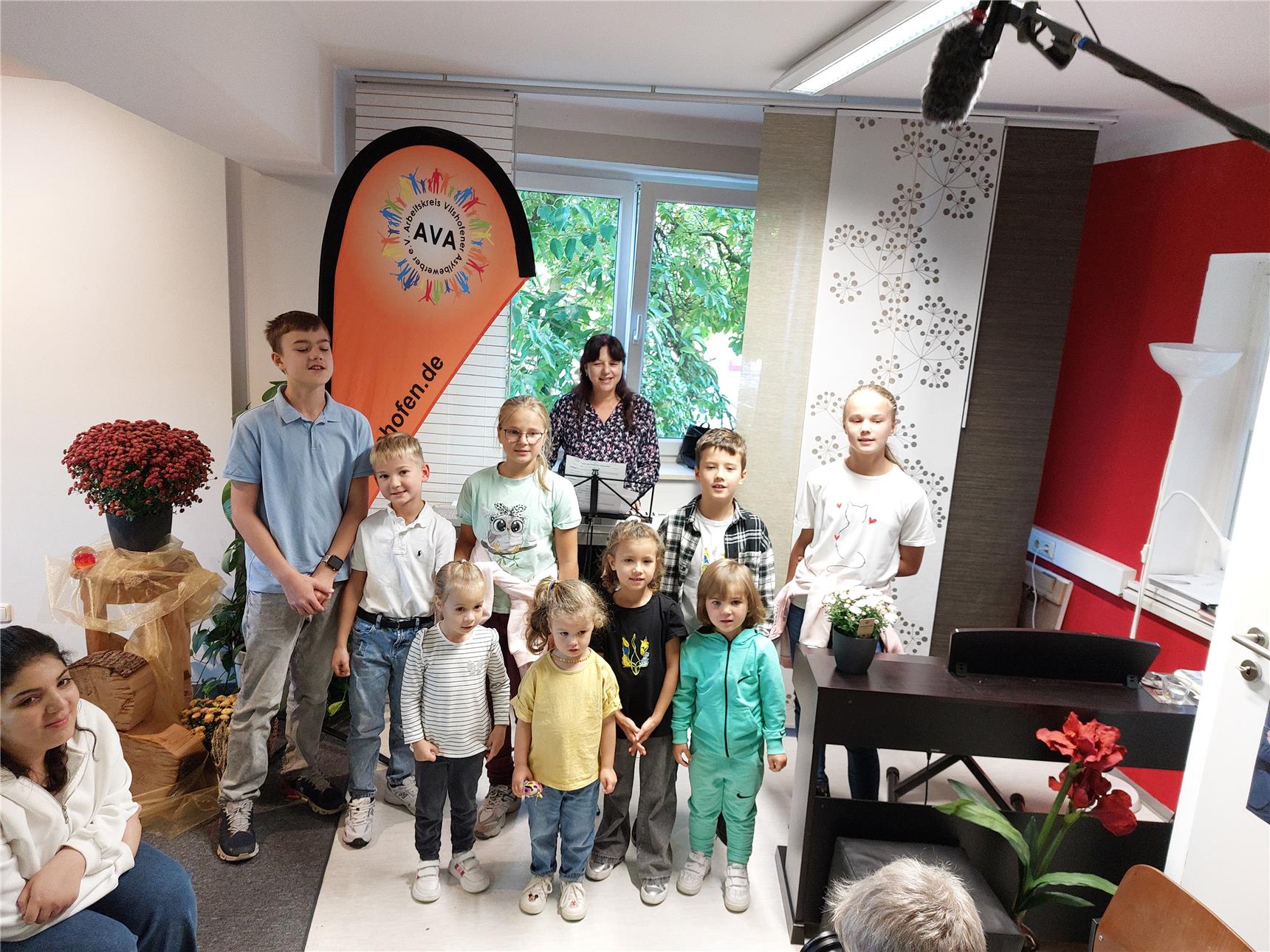 Ukrainische Kinder singen gemeinsam