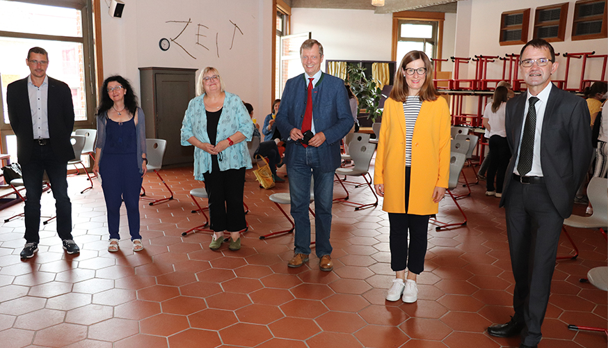 Willkommen und Abschied mit drei Damen und drei Herren 