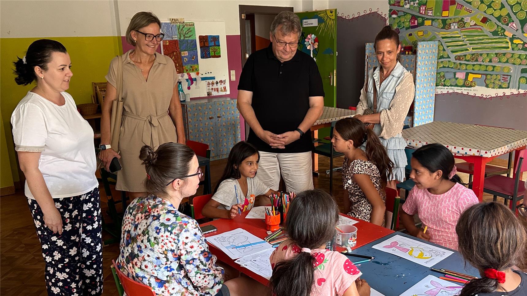 Kinder in Satu Mare mit den Vorständen