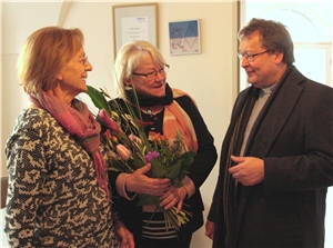 Caritas-Vorstand Konrad Niederländer gratuliert Ute Senff zum 60. Geburtstag