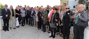 Caritasvorstand, Diakon Konrad Niederländer, (v. li.) und Abteilungsleiter Reinhold Url sagten Ute Senff und dem Team der „Tafel Passau“ herzlichen Dank für den großartigen ehrenamtlichen Dienst Caritasvorstand, Diakon Konrad Niederländer, (v. li.) und Abteilungsleiter Reinhold Url sagten Ute Senff und dem Team der „Tafel Passau“ herzlichen Dank für den großartigen ehrenamtlichen Dienst