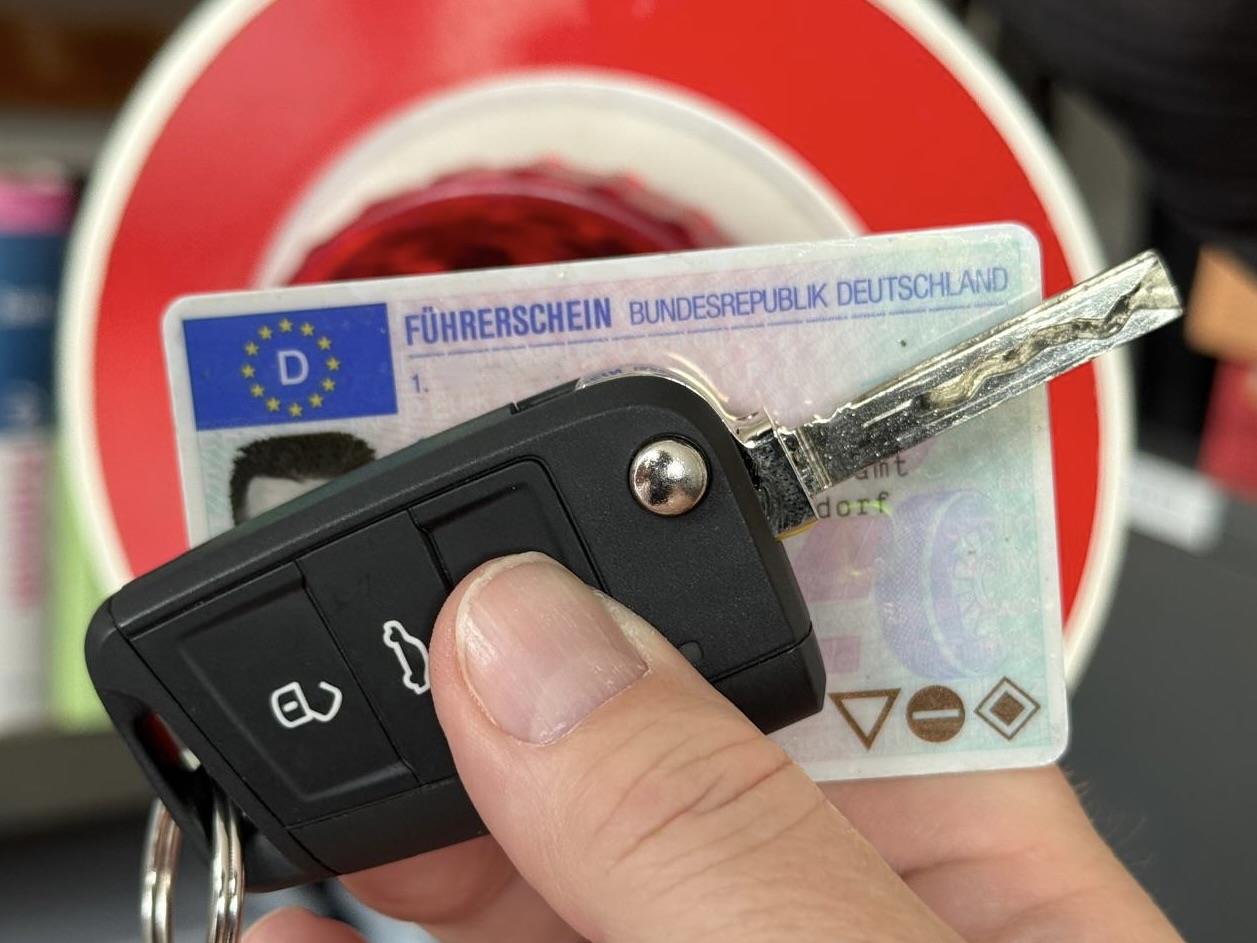 Führerschein mit Autoschlüssel