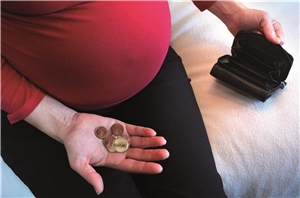 Eine Schwangerschaft verändert das Leben und wirft oft plötzlich viele Fragen auf. Die Caritas-Schwangerschaftsberatung hilft in Regensburg seit 40 Jahren.