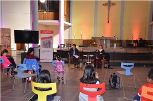Lesenverbindet Foto mit Kinder Lesenverbindet Foto mit Kinder