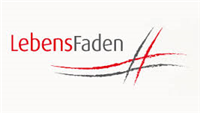 Logo LebensFaden Leben ins rot geschrieben, Faden in schwarz mit einem angrenzenden schwunghaften doppelten Fäden, die sich im neunziggradwinkel überkreuzen