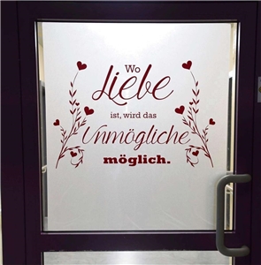 Spruch an der lila Eingangstür zur Behütenden Abteilung Ein lila Eingangstür führt in die geschlossene Station des Caritas Marienstifts