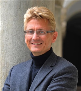 Dr. Christoph Seidl, Seelsorger für Berufe im Gesundheits- und Sozialwesen des Bistums Regensburg, wird den Pflege-Talk moderieren.