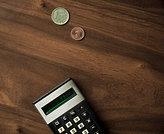 AWS Schuldnerberatung Taschenrechner mit Geld