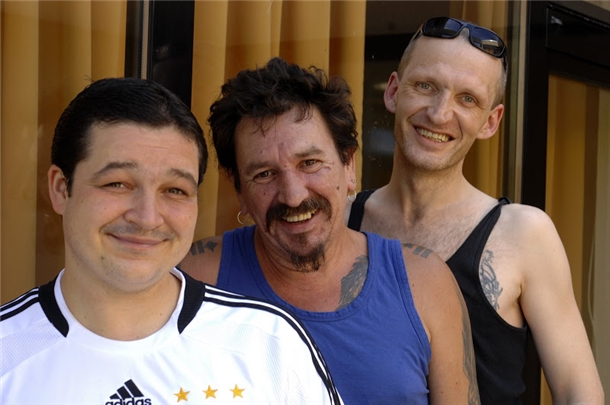 Sucht drei Männer