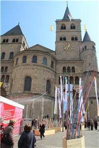Im Trierer Dom findet am 23. März 2016 die Chrisammesse statt.