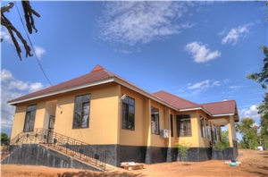 Das neue Schulgebäude in Moshi in Tansania.