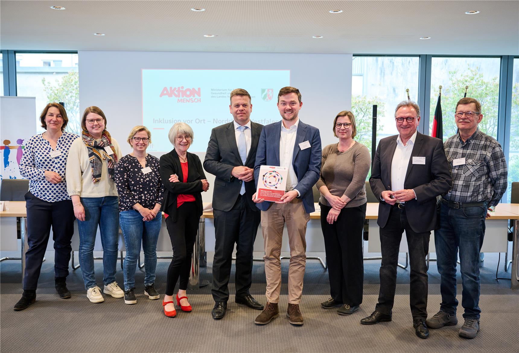 Übergabe Förderbescheid MAGS NRW mit Staatssekretär Matthias Heidmeier