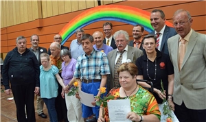 Beschäftigte und Verantwortliche beim 40-jährigen Jubiläum der Caritas-Werkstätten in Heiligenroth.