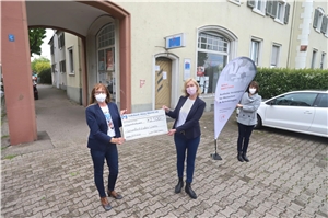 Spendenübergabe Ilona Lochmann, Iris Altmeyer, Lions Damen und  Angelika Ernst-Auer, Caritasverband Worms e.V. (rechts)