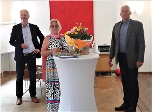 von links nach rechts: Fachbereichsleiter Georg Bruckmeir, Petra Augst, Caritasdirektor Georg Diederich