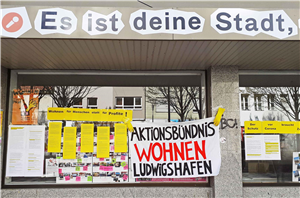Schaufenster mit Aufruf des Aktionsbündnisses Wohnen Schaufenster mit Aufruf des Aktionsbündnisses Wohnen