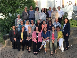 Gruppenfoto der Teilnehmerinnen und Teilnehmer, die ein Zertifikat erhalten haben. Hospiz Zertifikate 2017