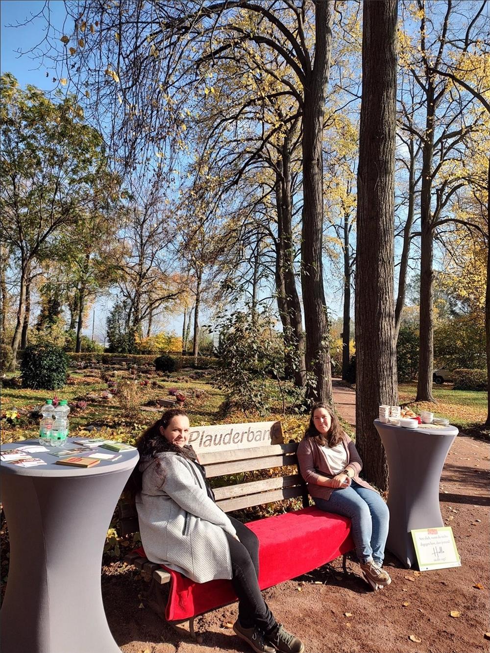 Plaudern auf der Plauderbank