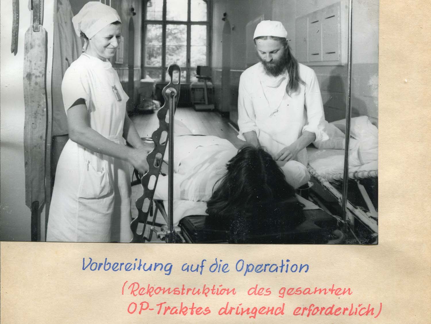Aus einem Fotoalbum des Hedwigkrankenhauses in Ost-Berlin, Datierung unbekannt. 