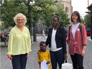 Bundesfamilienministerin Christine Lambrecht  besucht das Caritas-Tandem-Projekt in Gummersbach