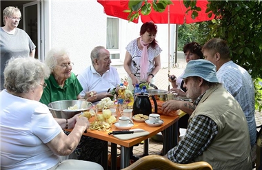 Gäste des „Cafe Lisbeth“