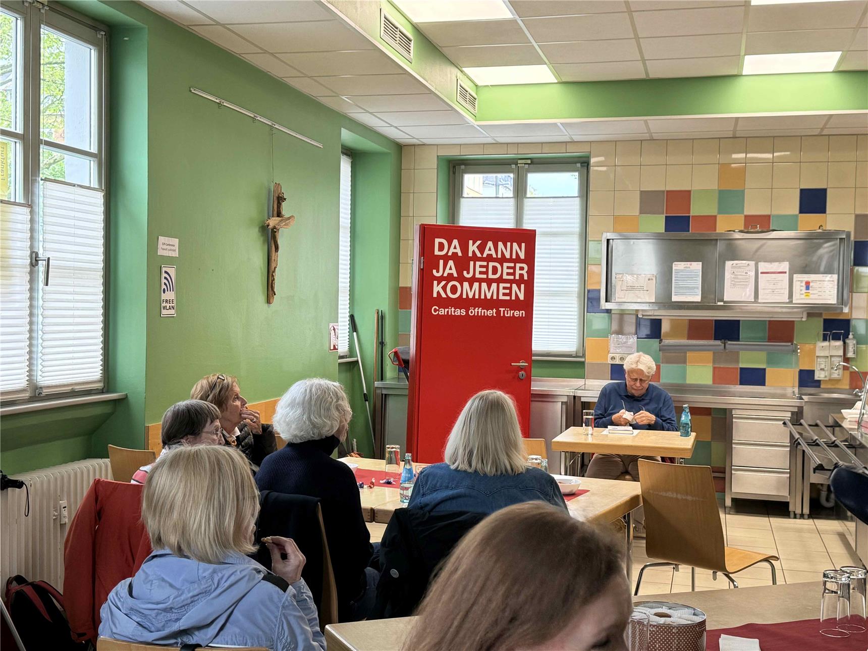 Die Lesung von 'Nachbeben' findet in dem Tagesaufenthalt für Wohnungslose in Altsachsenhausen statt.