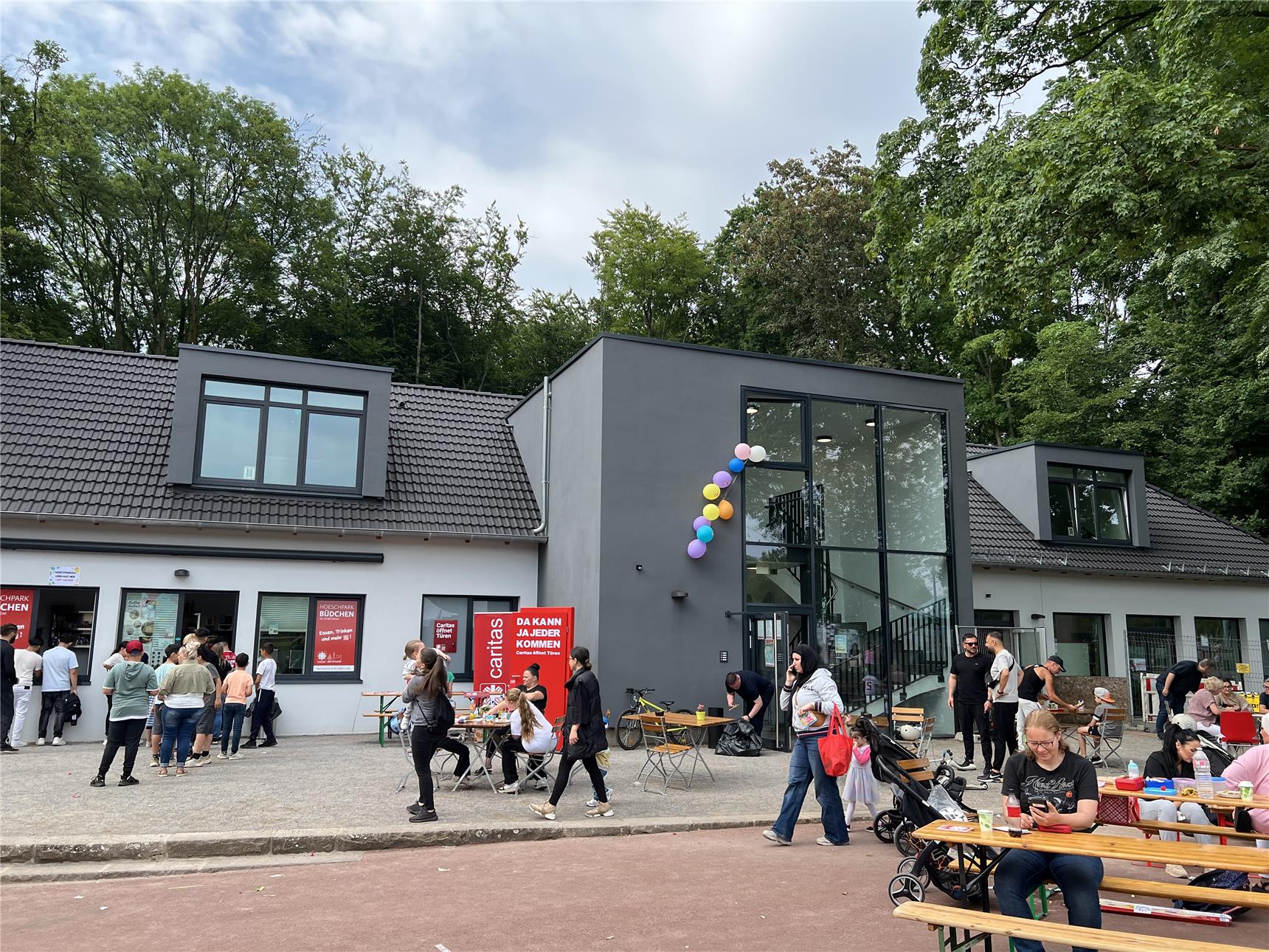 Blick auf das Büdchen und den Stand zur Jahreskampagne